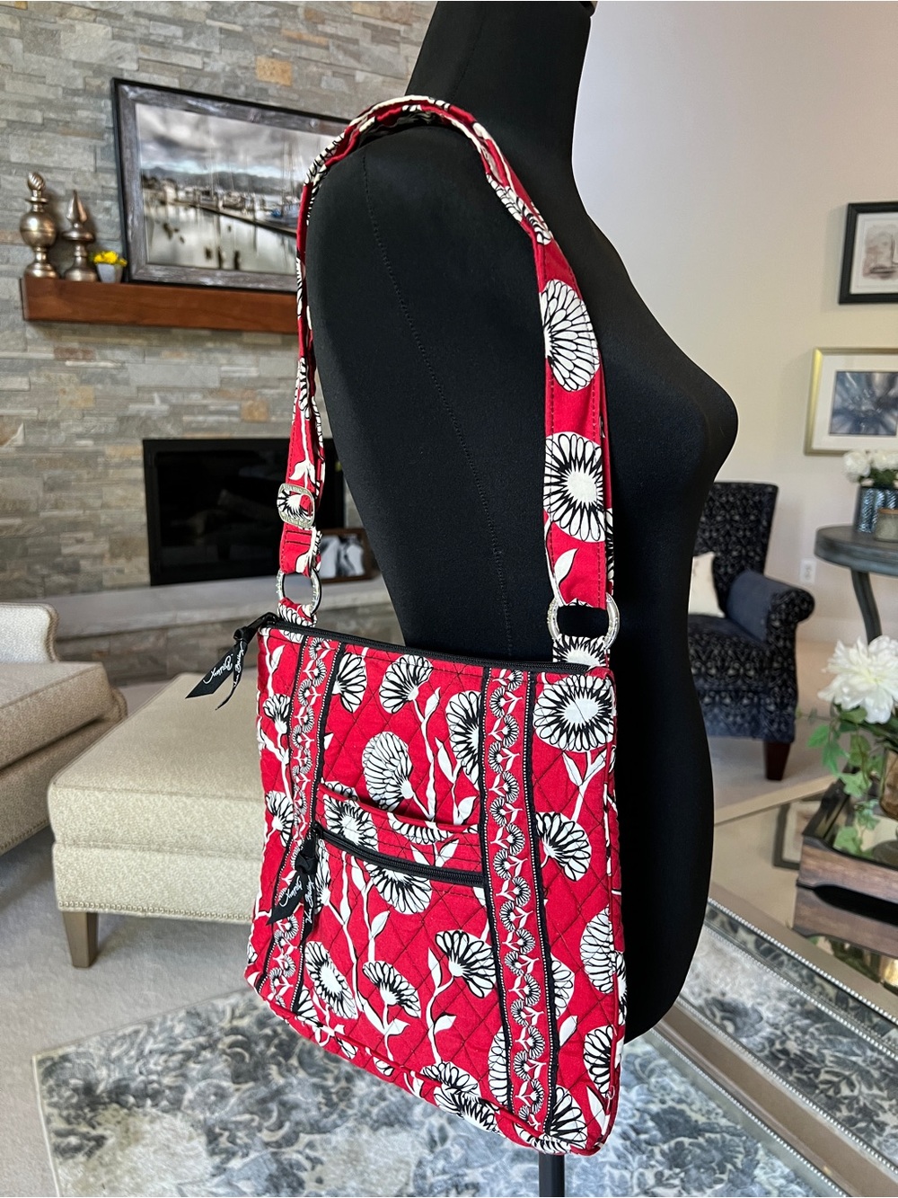 Vera Bradley Red and White Quilted Floral Crossbody Bag - Picture 4 of 11